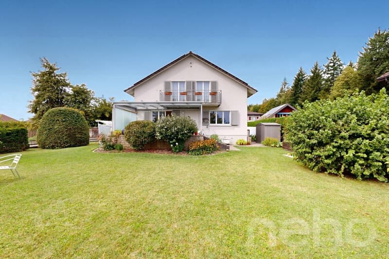 Einfamilienhaus mit grosszügigem Garten und gedecktem Sitzplatz (1)