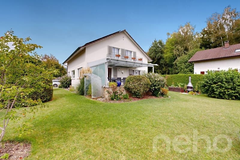 Einfamilienhaus mit grosszügigem Garten und gedecktem Sitzplatz (12)