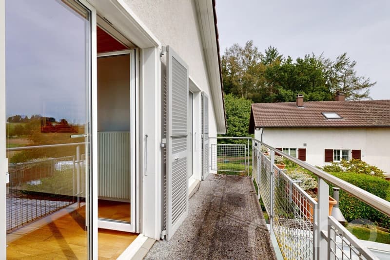 Einfamilienhaus mit grosszügigem Garten und gedecktem Sitzplatz (11)