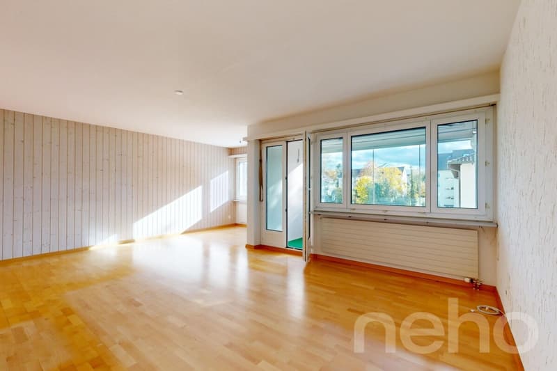 Helle 3.5-Zimmer-Wohnung in Schwerzenbach ZH mit Komfort und Charme (2)