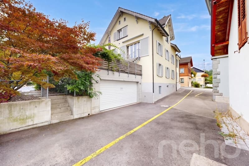 Freistehendes 4.5-Zimmer-Haus mit Geschäftslokal in Langnau am Albis (1)