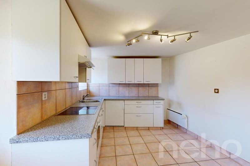 Appartement 2.5 pièces à Erde ? Calme absolu et fort potentiel (4)