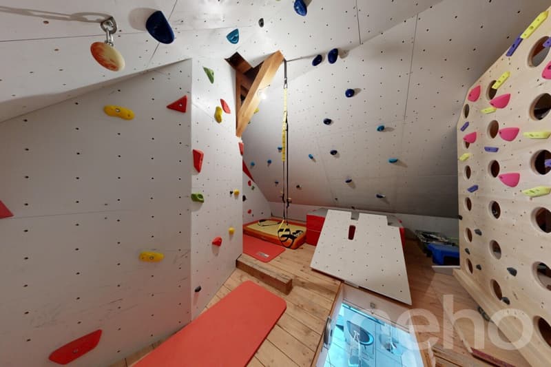 Aussergewöhnliche 5.5-Zimmer-Maisonette mit Wellnessbereich (10)