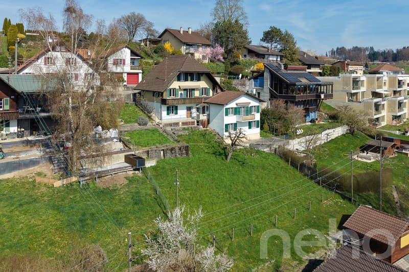 Zweifamilienhaus an Toplage mit grossem Grundstück und Weitsicht (1)