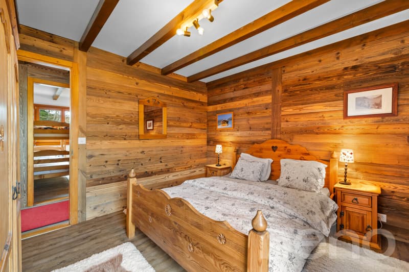 Exclusif : Superbe chalet de 5 chambres rénové récemment (4)
