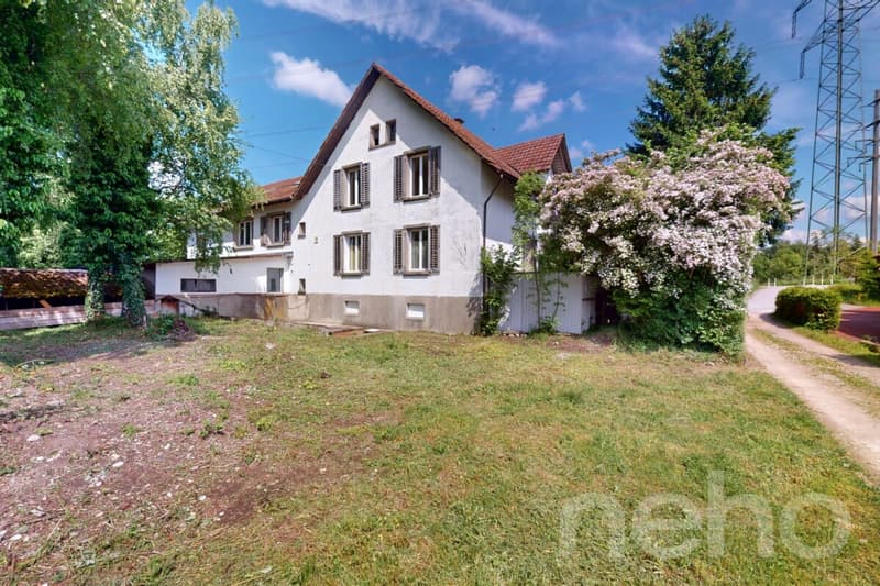 Zweifamilienhaus im Grünen mit 400 m² gewerblich nutzbarem Schuppen (3)