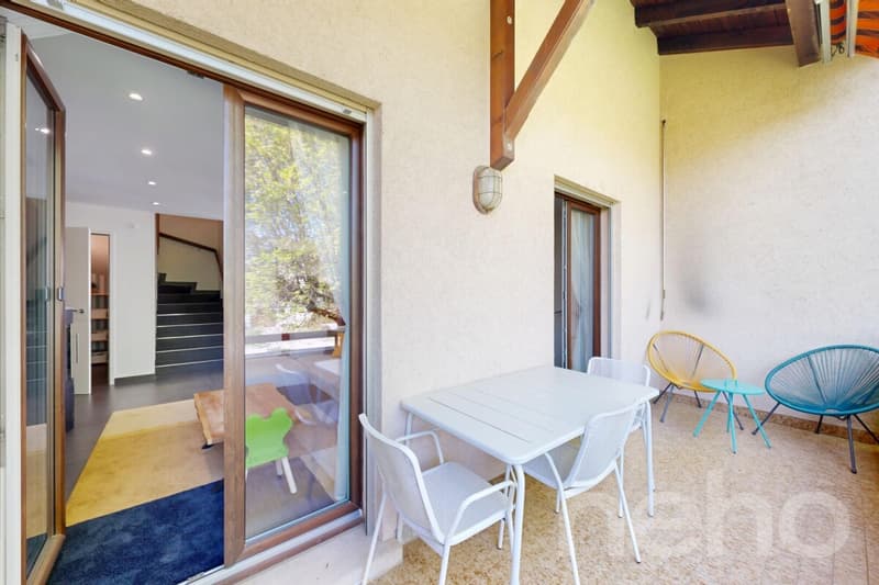 Duplex en attique rénové en Terre Sainte aux volumes généreux (10)