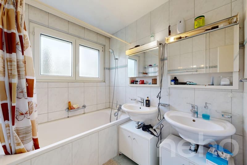 Ruhig gelegene 5-Zimmer-Wohnung mit Balkon und Tiefgaragenplatz (8)