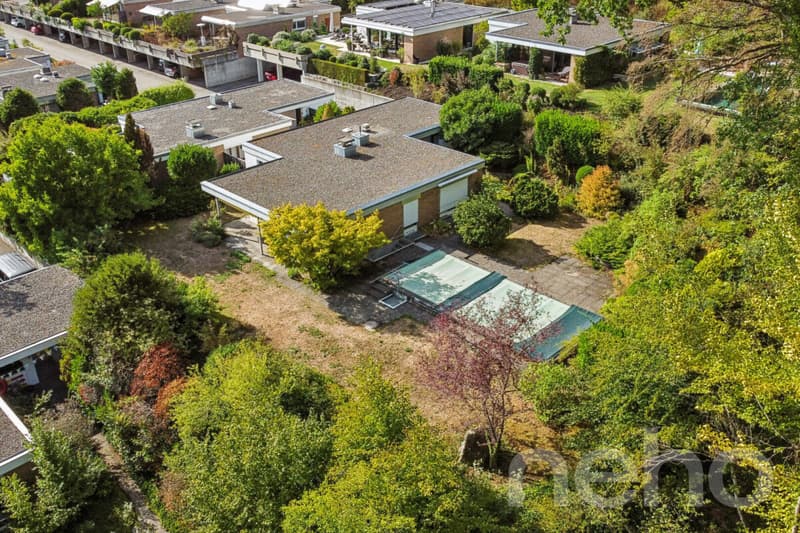Einfamilienhaus mit Pool an privilegierter Aussichtslage (1)