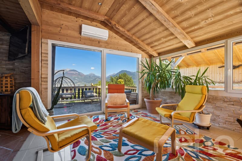 Chalet 8.5 + studio et vue dégagé dans un quartier calme bien situé (2)