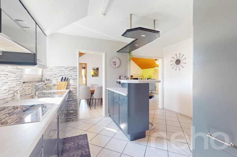 Grosszügige 4.5 Zimmer Dachwohnung mit sonnigem Balkon (8)