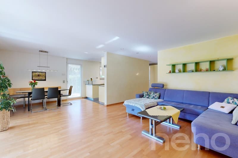 4.5-Zimmerwohnung mit Garten, Terrassen und viel Privatsphäre (2)
