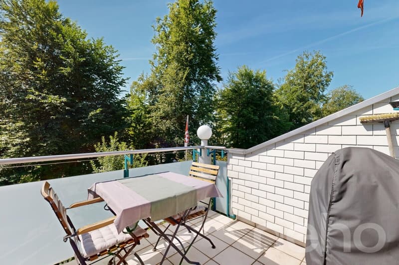 Lichtdurchflutete 4.5 Zimmer Dachwohnung mit Blick ins Grüne (1)