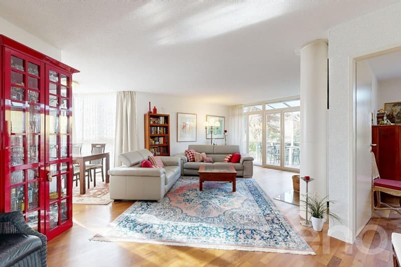 Grosszügige und einzigartige Wohnung an ruhiger Lage (5)
