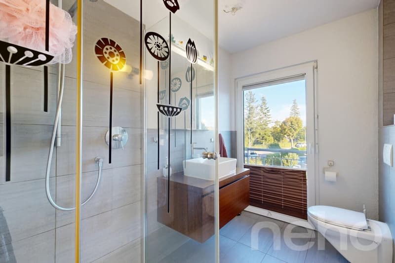 Private Oase: Exklusives 6.5-Zimmer-Einfamilienhaus mit Pool (11)