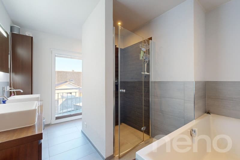 Private Oase: Exklusives 6.5-Zimmer-Einfamilienhaus mit Pool (8)