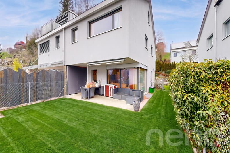 Grosszügiges Doppeleinfamilienhaus mit Garten (2)