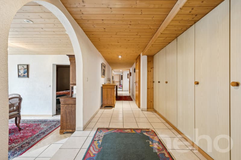 Freistehendes Einfamilienhaus mit viel Land und Potenzial (5)