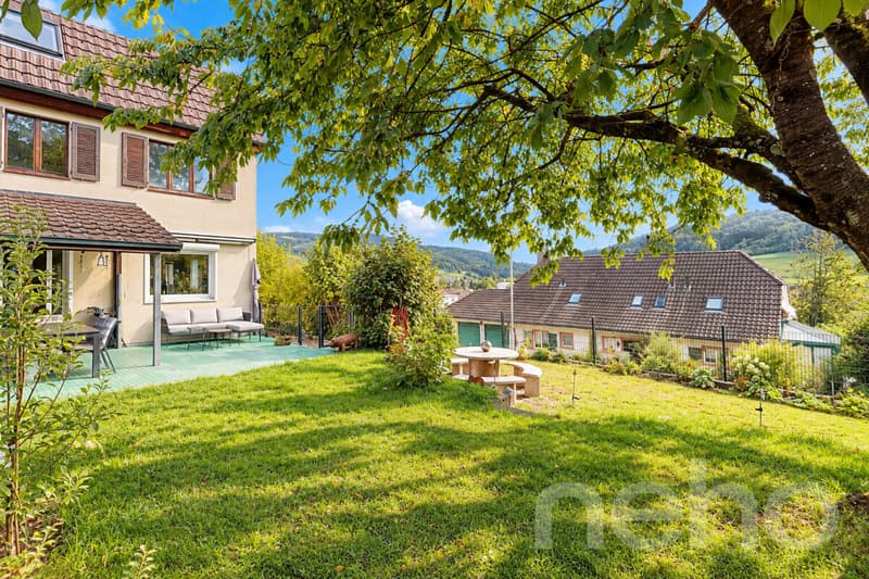 5.5-Zimmer-Reiheneckhaus mit grosszügigem Garten und Weitblick (3)