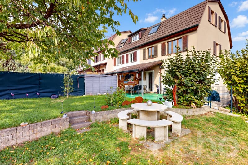 5.5-Zimmer-Reiheneckhaus mit grosszügigem Garten und Weitblick (1)