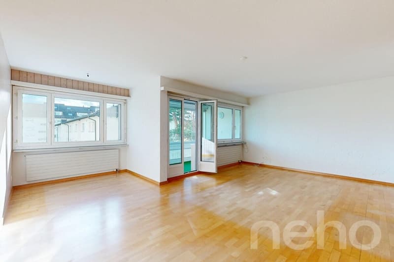 Helle 3.5-Zimmer-Wohnung in Schwerzenbach ZH mit Komfort und Charme (2)