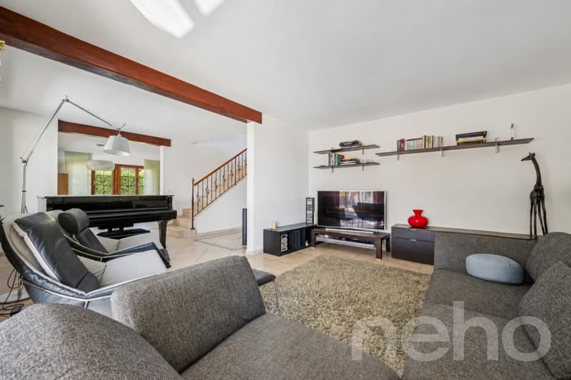 Entre lac et Jura, une villa de prestige pensée pour la famille (1)