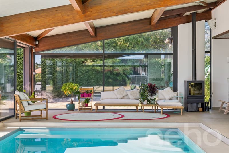 Entre lac et Jura, une villa de prestige pensée pour la famille (10)