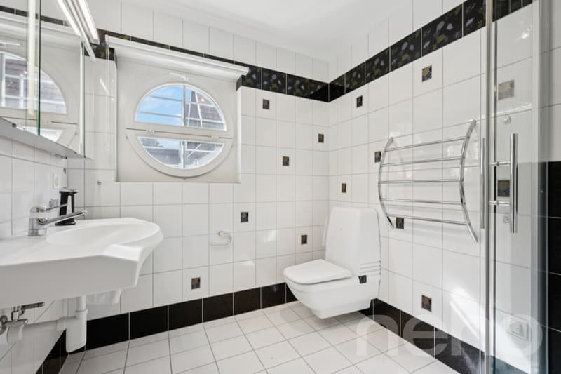 Exklusive Villa mit beheiztem Pool und traumhafter Aussicht (8)