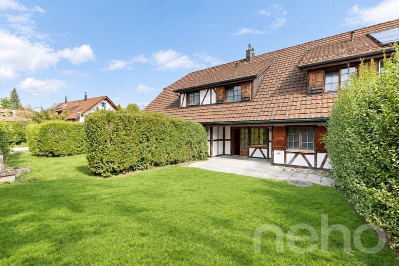 Reihenmittelhaus mit Garten und enormem Potenzial in Oetwil am See (1)