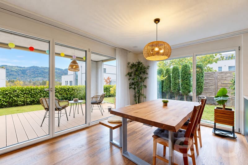 Stilvolle Gartenwohnung mit Terrassen und Seesicht (3)