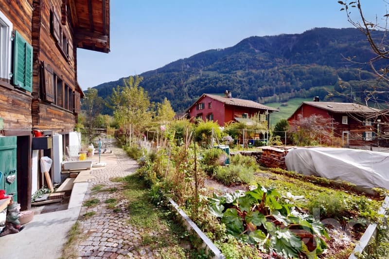 Zwei historische Haushälften mit Garten und Bergsicht in Luchsingen (12)