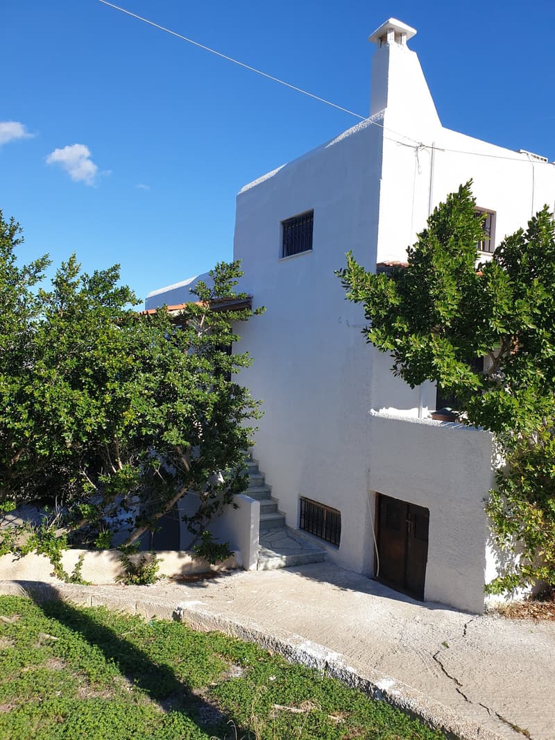 Detached house with breathtaking view and quiet location on the island of Egina (Greece) (5)