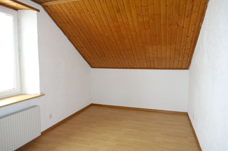 empty room, wooden ceiling, white walls, wooden floor, window, radiator