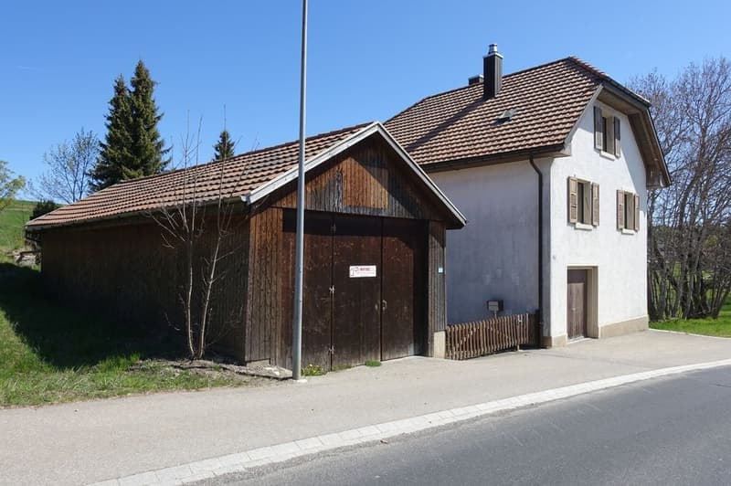 Les Reussilles - House with 6 1/2 rooms and storage room (2)