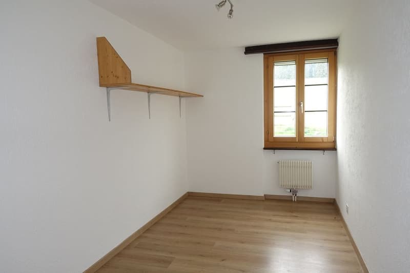 Les Reussilles - Appartement de 4 1/2 pièces + 2 chambres indépendantes + studio + 3 boxes à chevaux (8)