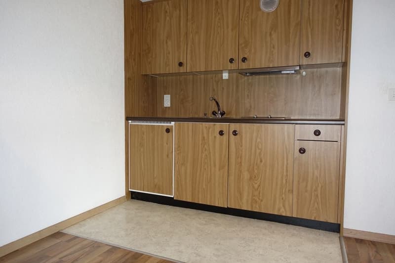 Les Reussilles - Appartement de 4 1/2 pièces + 2 chambres indépendantes + studio + 3 boxes à chevaux (12)