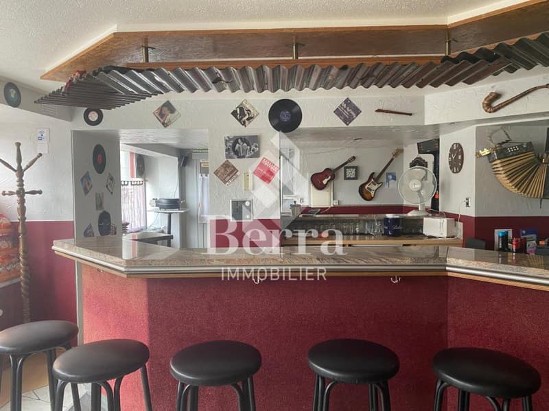 Edificio misto con café-bar e appartamenti - nel cuore del vecchio villaggio di Saxon (2)