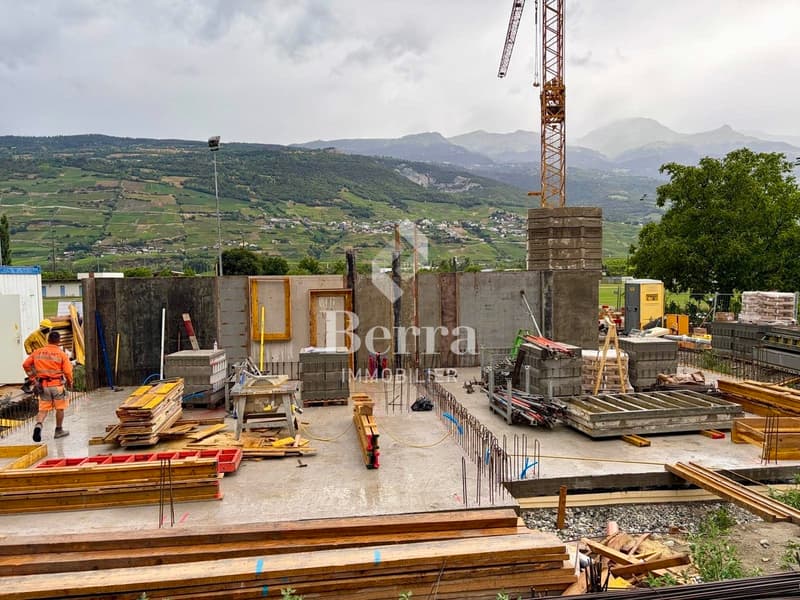 Zwei aneinandergebaute Villen mit 5.5 Zimmern in Chalais (1)