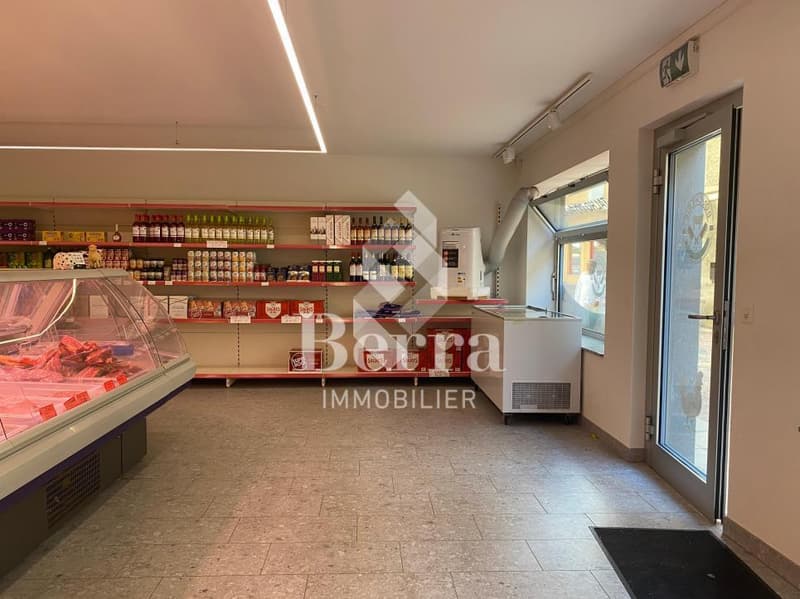 Rented commercial space! (5)