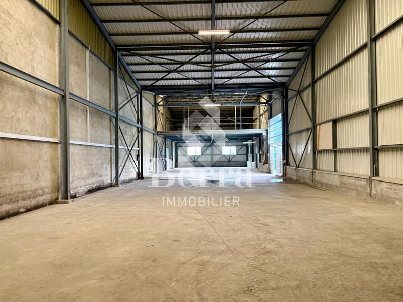 Halle de stockage à louer dans la zone artisanale et industrielle (2)