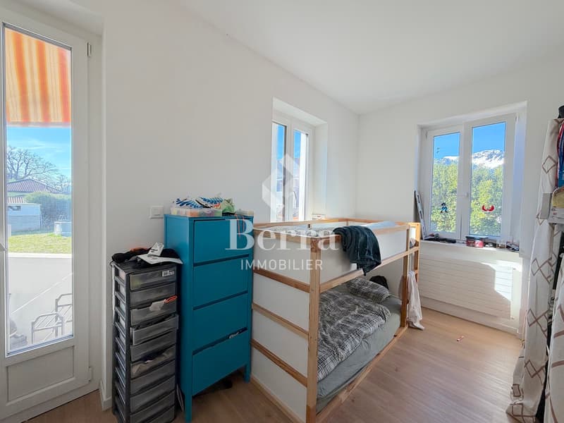 Renovated building with 3 apartments - development potential (7)