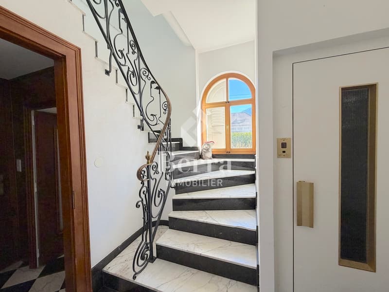 Renovated building with 3 apartments - development potential (4)