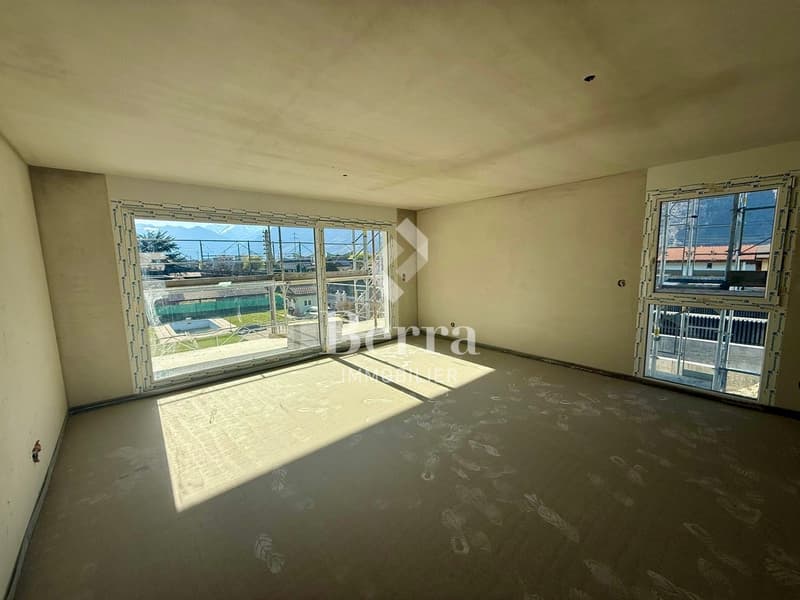 Spacious apartment in new development, superior equipment (1)