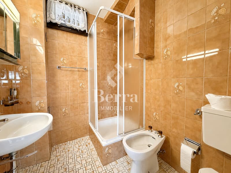Individual villa with garden, terrace, garage and great potential. (11)