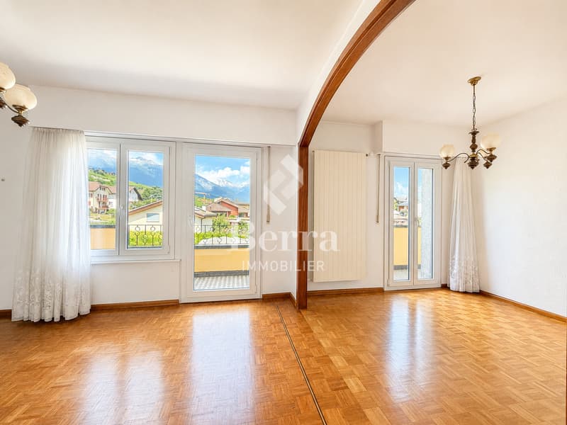 Individual villa with garden, terrace, garage and great potential. (5)