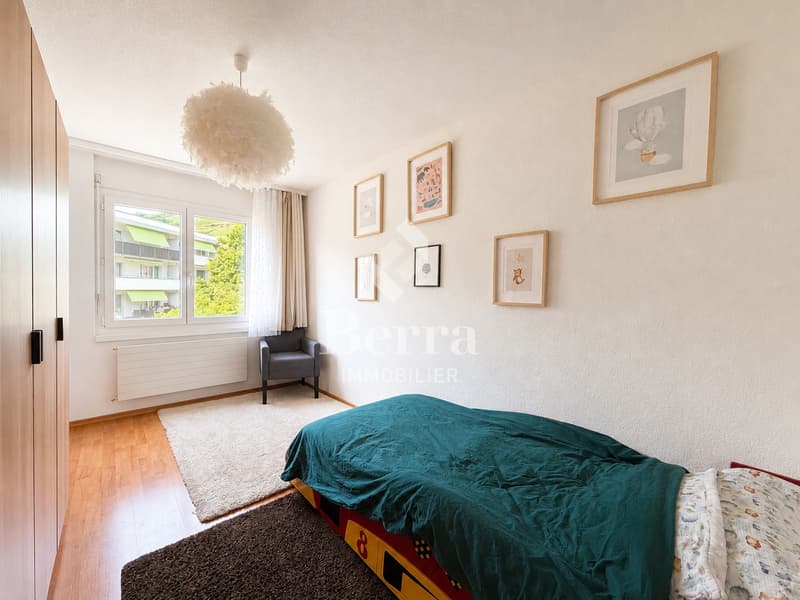 Geräumige 4.5-Zimmer-Wohnung mit Kamin, Balkon und Tiefgaragenplatz (11)