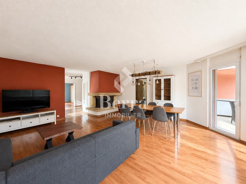 Geräumige 4.5-Zimmer-Wohnung mit Kamin, Balkon und Tiefgaragenplatz (2)