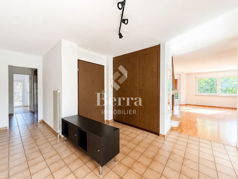 Geräumige 4.5-Zimmer-Wohnung mit Kamin, Balkon und Tiefgaragenplatz (3)