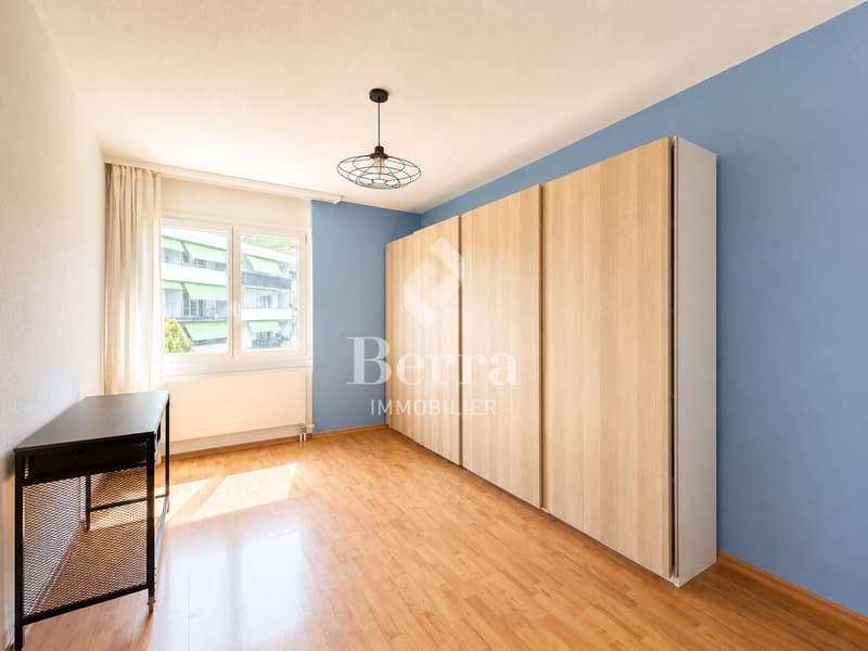 Geräumige 4.5-Zimmer-Wohnung mit Kamin, Balkon und Tiefgaragenplatz (9)