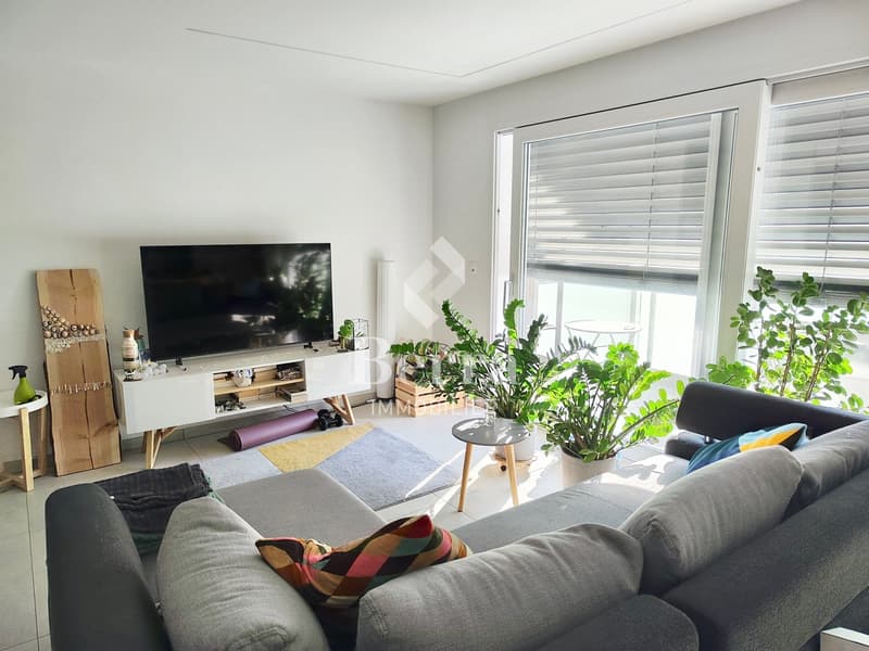Zweieinhalb-Zimmer-Wohnung im 4. Stock zu vermieten! (2)